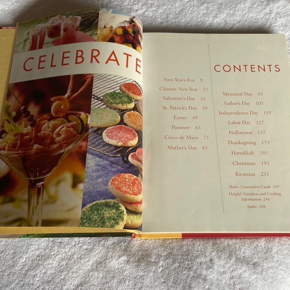 Betty Crocker Celebrate! Book,  A Year-Round Guide to Holiday Food and Fun 2004 - Picture 3 of 15